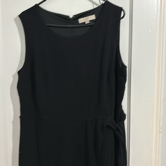 Black sleeveless a line loft plus dress in size 18 - Picture 3 of 7